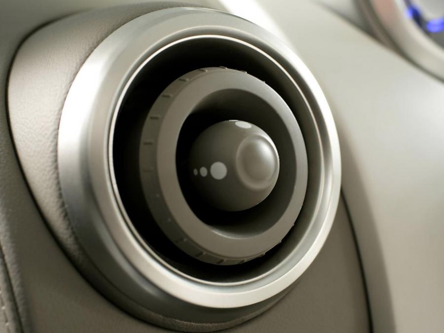 Детали интерьера Dacia Logan Steppe Concept 2006 года  (фото 29 из 47)